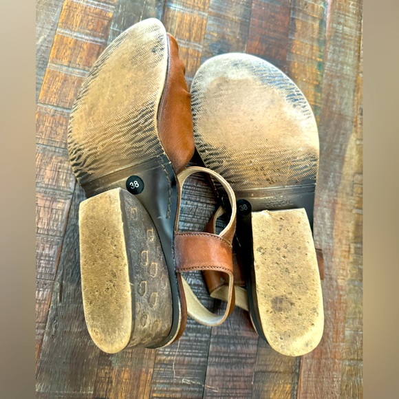 Unity In Diversity Leather Sandals - Picture 9 of 14